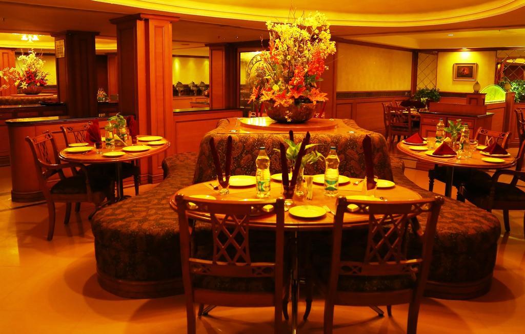 Kences Hotel -Opp Apsrtc Bus Stand Тирупати Экстерьер фото