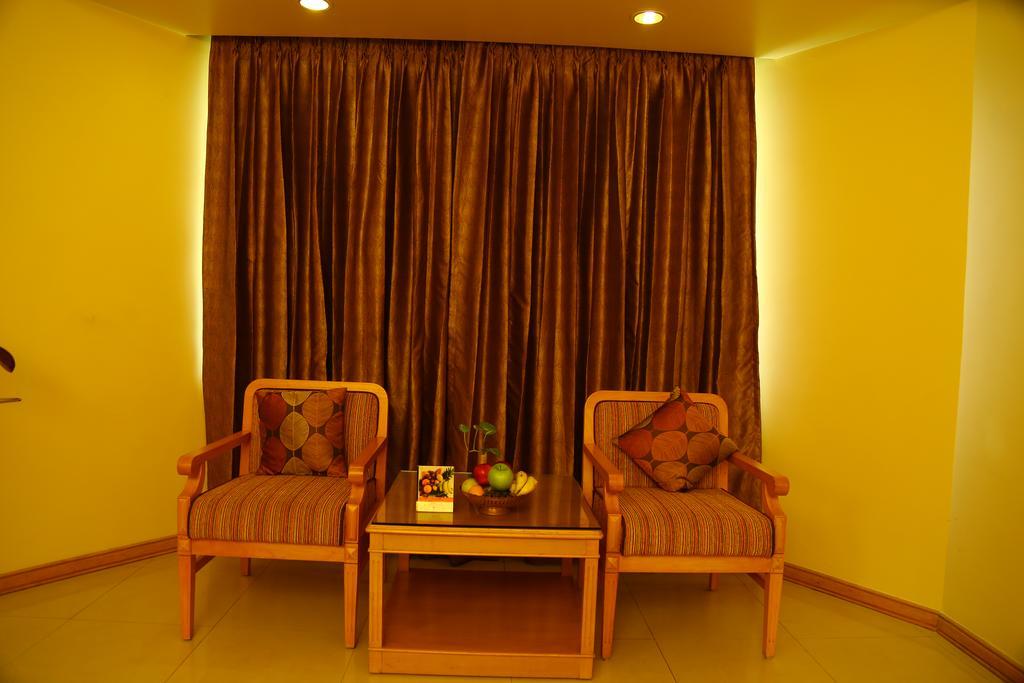 Kences Hotel -Opp Apsrtc Bus Stand Тирупати Экстерьер фото