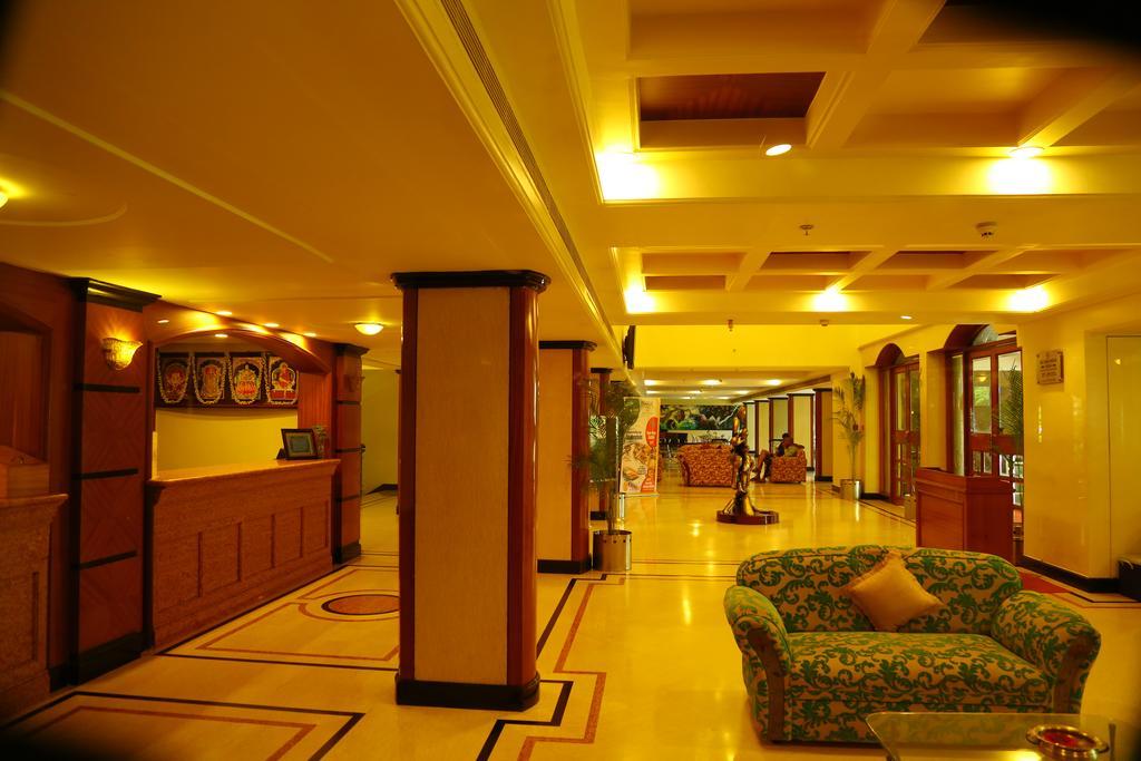 Kences Hotel -Opp Apsrtc Bus Stand Тирупати Экстерьер фото